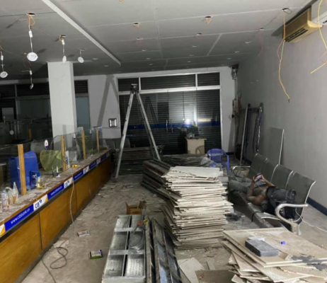 Bạn đang cầm tìm Thợ làm thạch cao , chúng tôi chuyên đóng trần vách ngăn thạch cao giá rẻ. Nhận thi công trần thả thạch cao, đóng vách ngăn phòng thạch cao. làm trần thả, trần chìm, trần nổi, chắp sửa chữa thạch cao trọn gói, thi công sơn bả trần thạch cao đẹp, trần thạch cao cách âm, cách nhiệt. Thiết kế thi công thạch cao phòng ngủ, phòng khách, nhà bếp,…