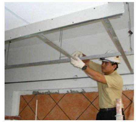 Bạn đang cầm tìm Thợ làm thạch cao , chúng tôi chuyên đóng trần vách ngăn thạch cao giá rẻ. Nhận thi công trần thả thạch cao, đóng vách ngăn phòng thạch cao. làm trần thả, trần chìm, trần nổi, chắp sửa chữa thạch cao trọn gói, thi công sơn bả trần thạch cao đẹp, trần thạch cao cách âm, cách nhiệt. Thiết kế thi công thạch cao phòng ngủ, phòng khách, nhà bếp,…