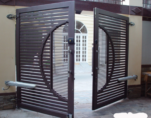 Thợ sơn sửa cửa sắt tại Quận 8