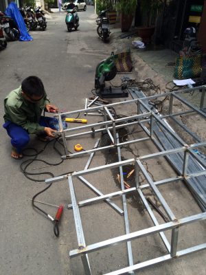 Thợ sửa cửa sắt tại Quận 1