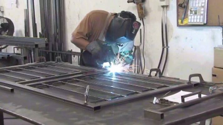 Thợ sơn sửa cửa sắt tại Quận 4