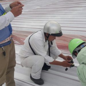 Thợ sơn chống nóng mái tôn tại Hóc Môn