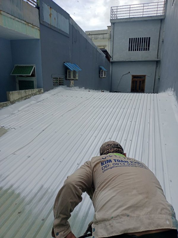 Thợ sơn chống nóng tại Đồng Nai