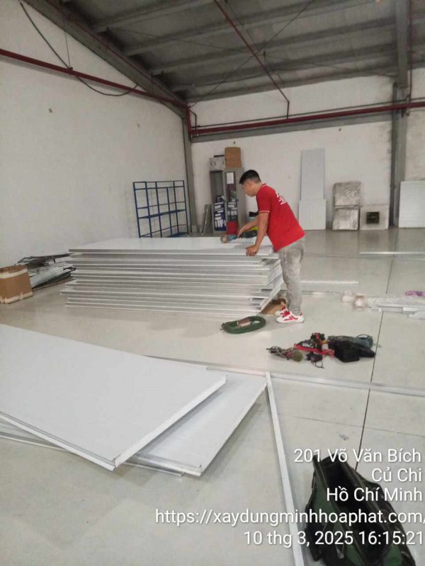 Thợ làm vách panel tại Cu Chi